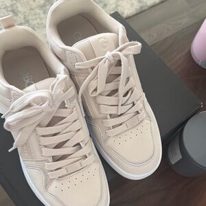 GBG Los Angeles Cream Sneakers